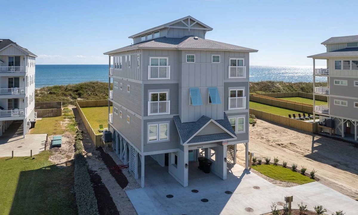 Hatteras House | MerSea Oceanfront + Pets Stay Free!
