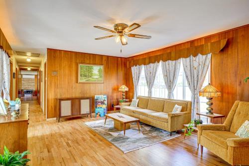 Monett House | Mid-Century 1950s Home W/Carport Near Route 66