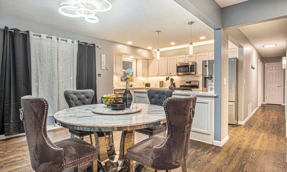 Omaha House | Modern 4BR Near Downtown, Chef Kitchen, Fenced Yard, EV Charger, W/D