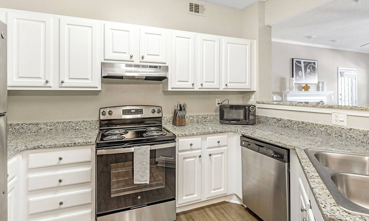 Germantown Apartment | Modern Apartment in Prime Location (ID6837X52)