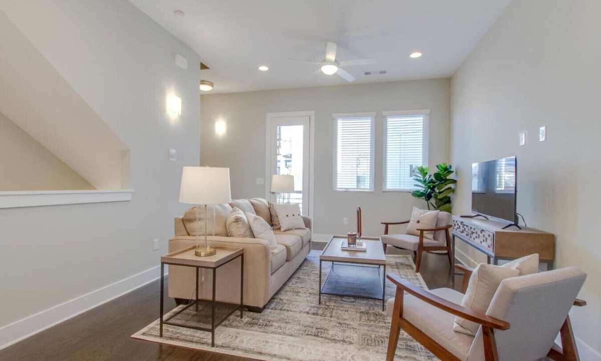 Hadley - Washington Villa | Modern Luxury Retreat | Central Nashville