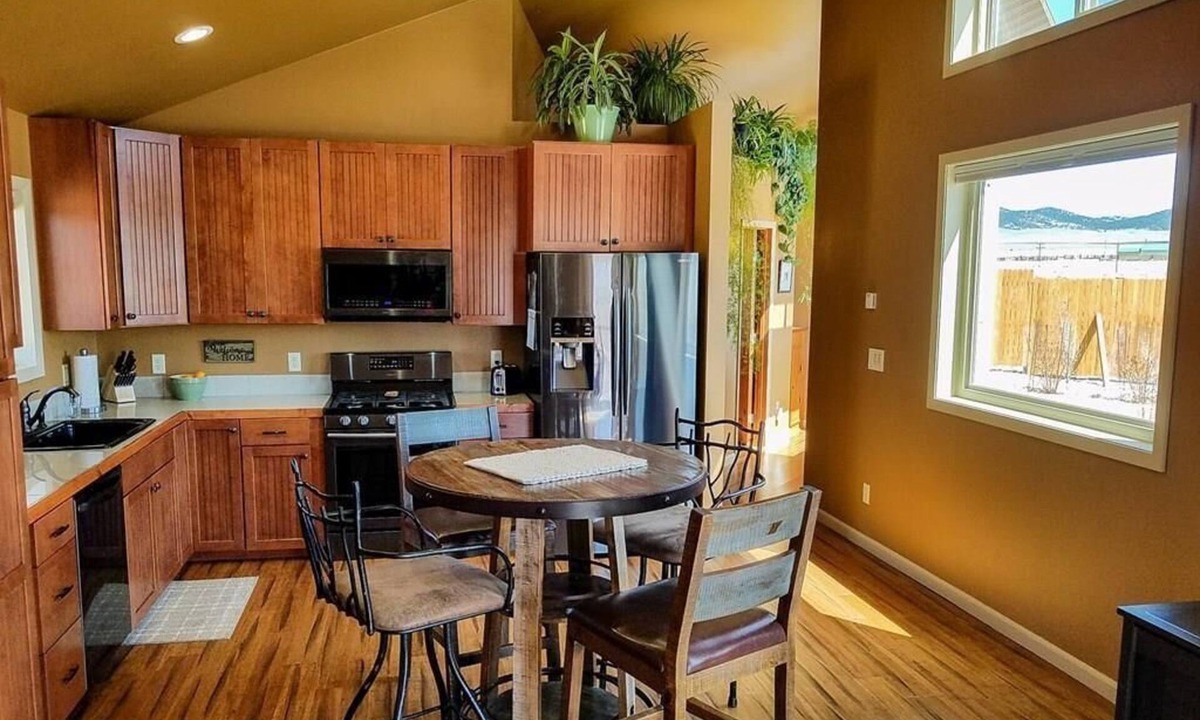 Westcliffe House | Modern one-bedroom house in peaceful Silver Cliff Colorado. Amazing views!