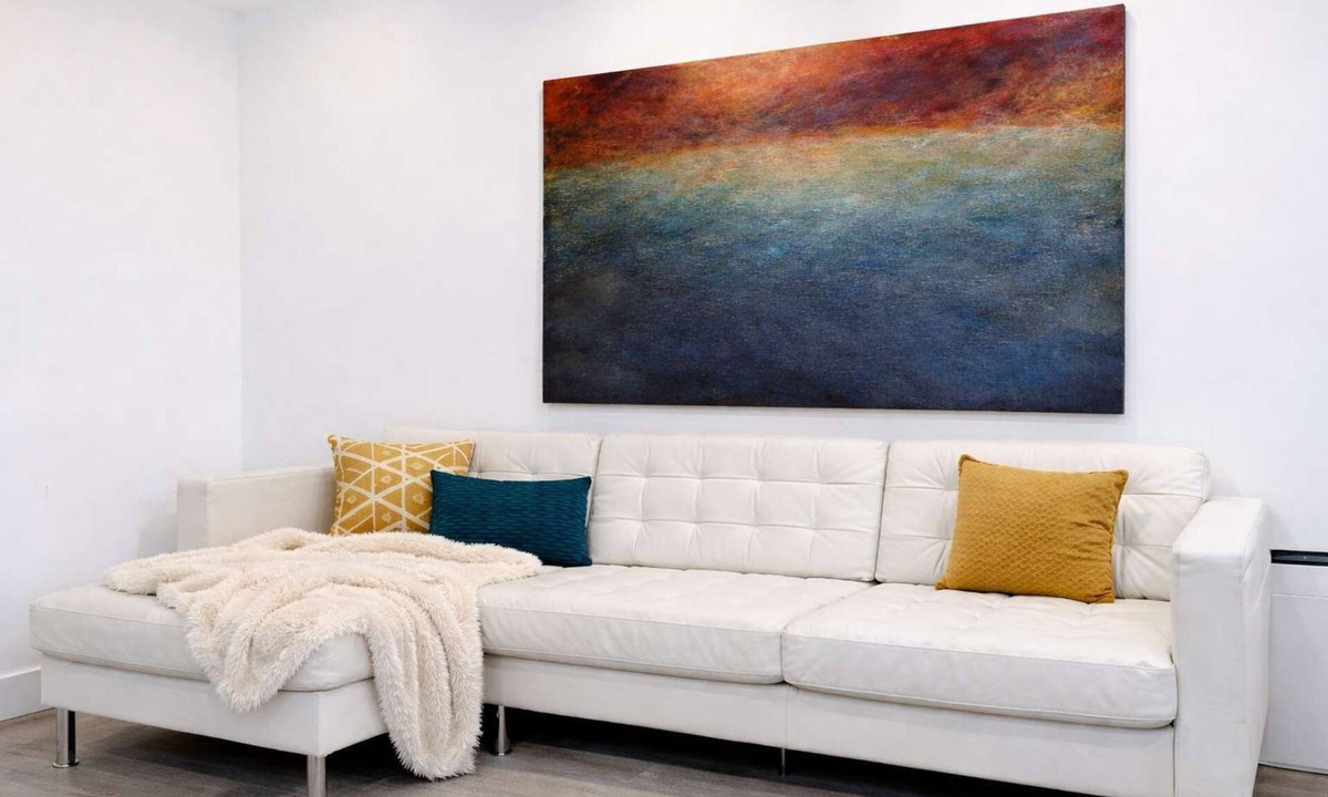 Phoenix Hill Apartment | Modern studio apartment with dedicated workspace!