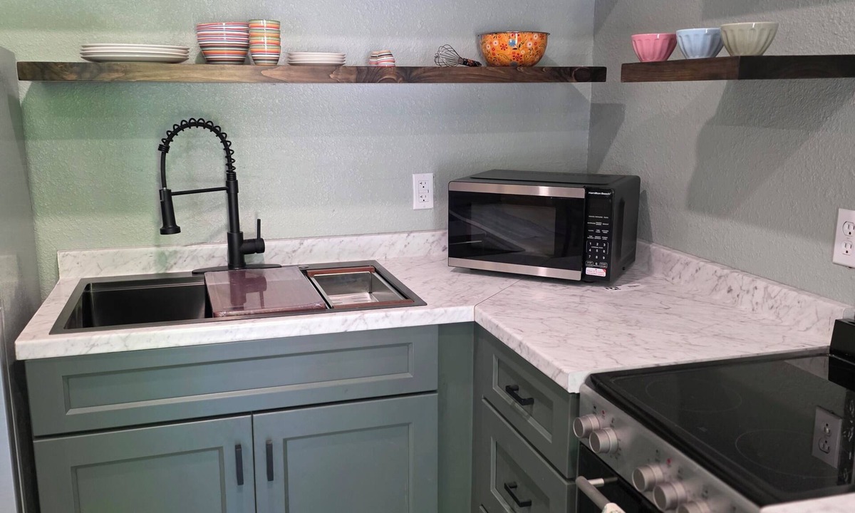Madisonville Apartment | Modern upgraded studio