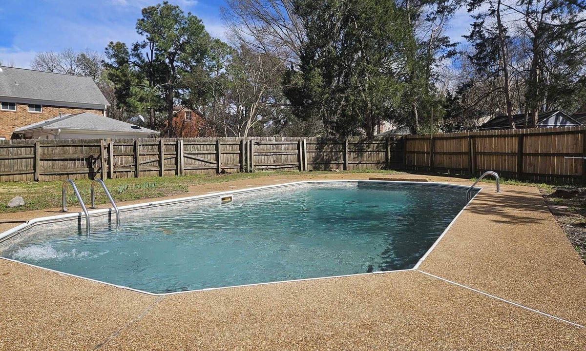 Ellendale House | MONTHLY STAYS -Modern 6 Bedroom Home with Extra Sleeping Space & Private Pool