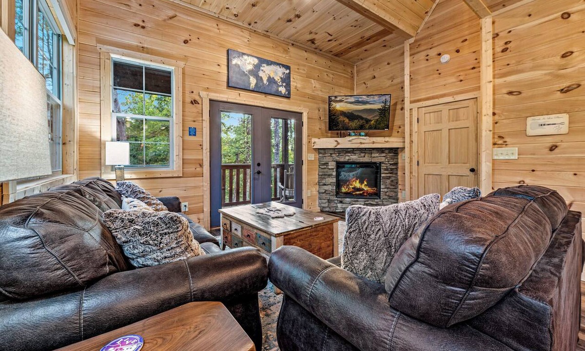 Sevierville Cabin | Moonrise Ridge — Scenic Smoky Mountain Cabin w/Hot Tub & Firepit