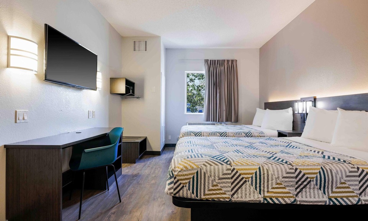 Northeast Heights Hotel | Motel 6 Albuquerque, NM - North