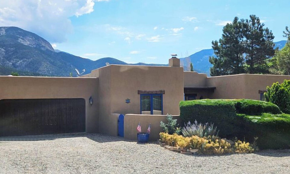 Arroyo Seco House | Mountain Views Hot Tub Access to Tennis Court and Indoor Pool