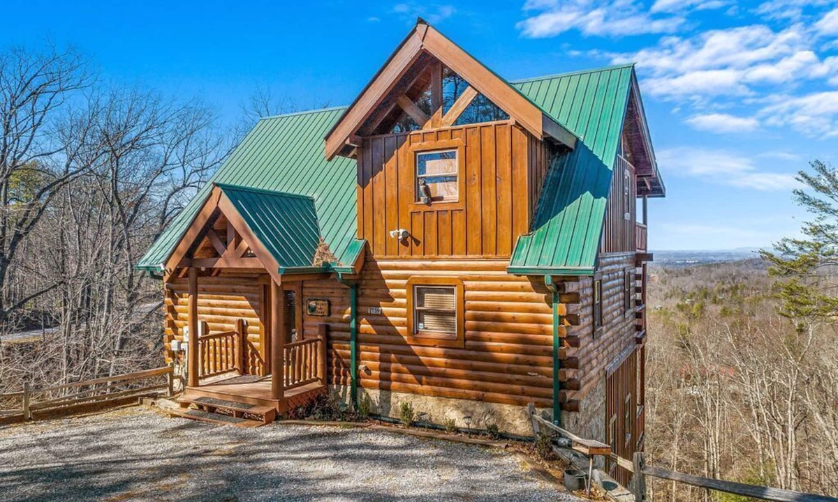 Sevierville Cabin | Mountain Views/ Secluded 3 King Bed Master Suites/Pet friendly w/fee