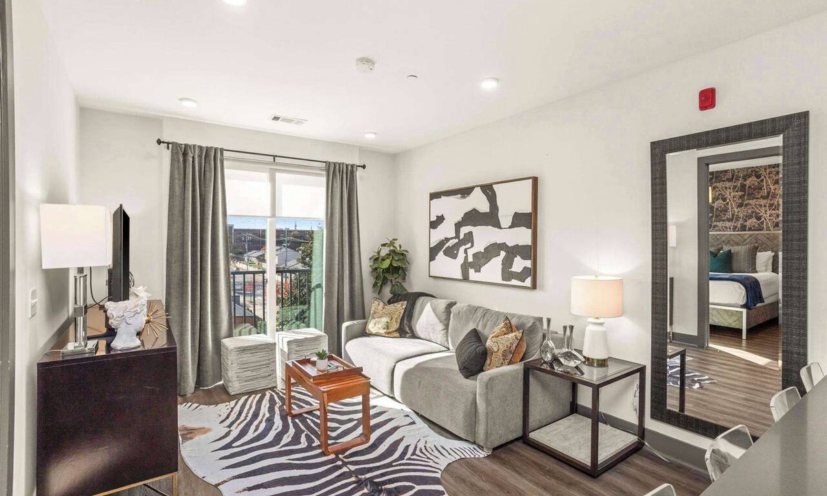 Rolling Mill Hill Apartment | Muse-ic City Luxury - Entire Apt 5 min to Broadway