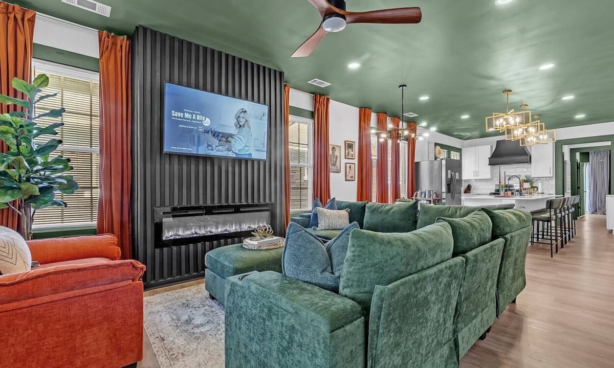 Vollintine-Evergreen House | Mustafa’s Retreat Modern Crosstown Oasis