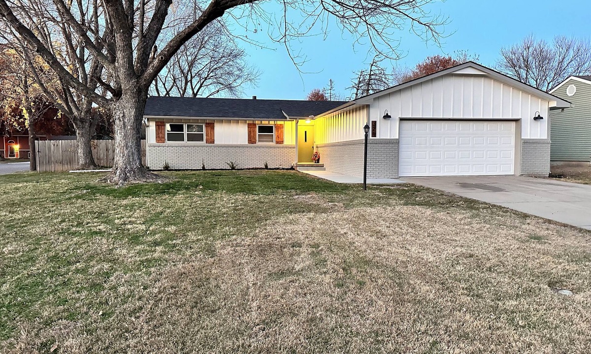 Kechi House | N. Wichita- 5 min to Gilley’s, 5-bd, 3 ba in safe area. Pet friendly. Renovated!