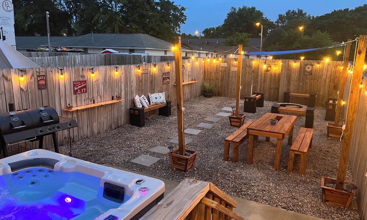 Nashville House | Nations Retreat | HOT TUB, Games, & Backyard Fun