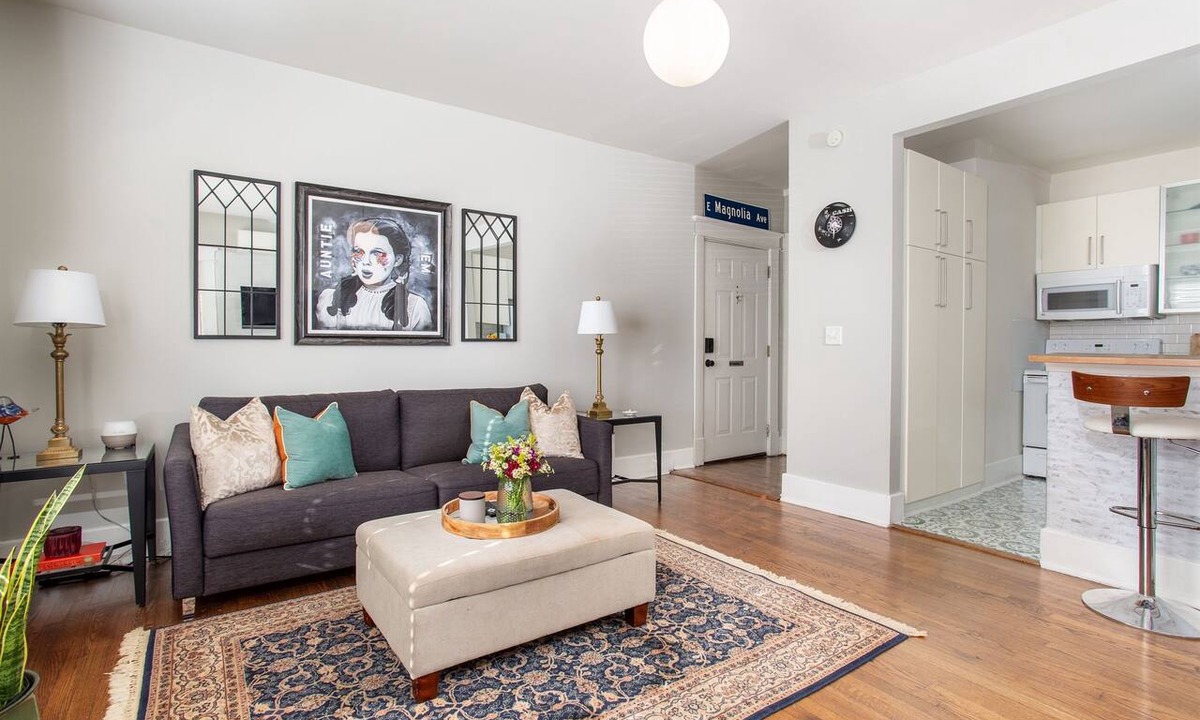 Hillsboro Village Apartment | Near Belmont & VUMC · 1BR Sleeps 4 · 1920s Condo