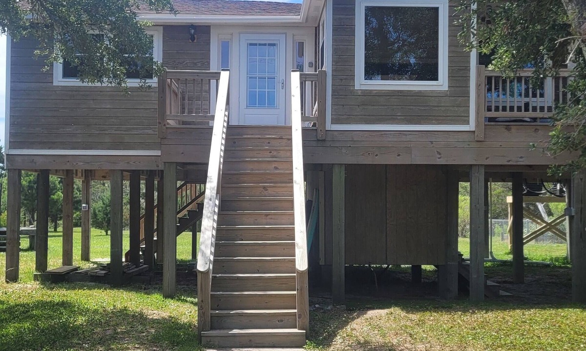 Frisco Cottage | Near the coffee shop!
