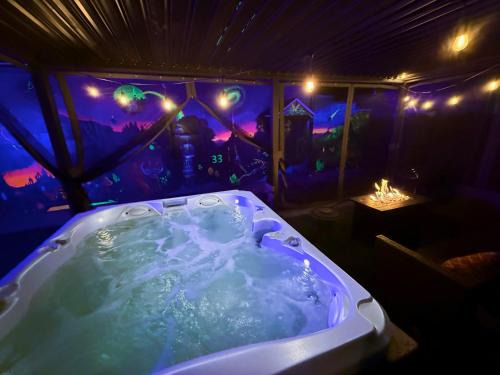 Taylor Berry House | Neon Jungle Hideaway