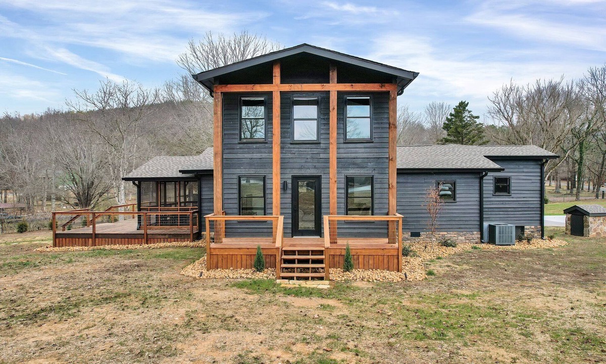Chickamauga Lake House | NEW 6 Bedrooms - Two houses and a pavillion on Chickamauga Lake with new dock