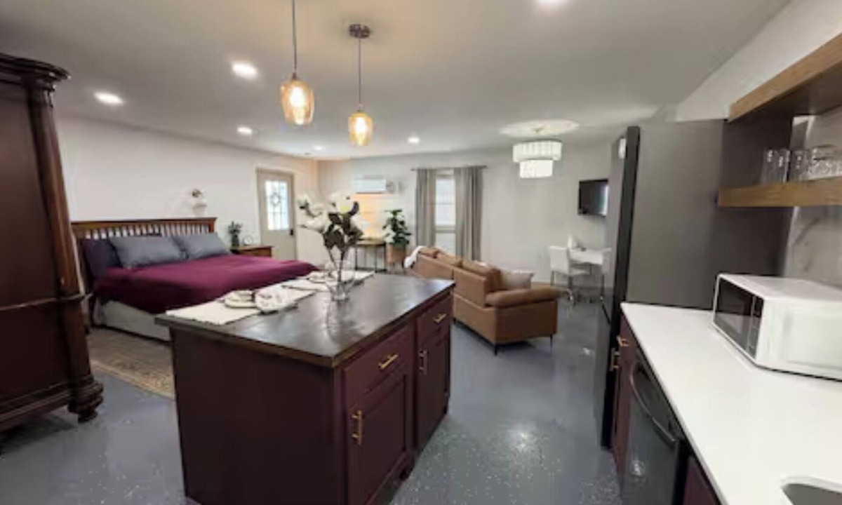 Turner Park House | NEW! Cozy Quiet Studio-Walk to Route 66-Safe Area