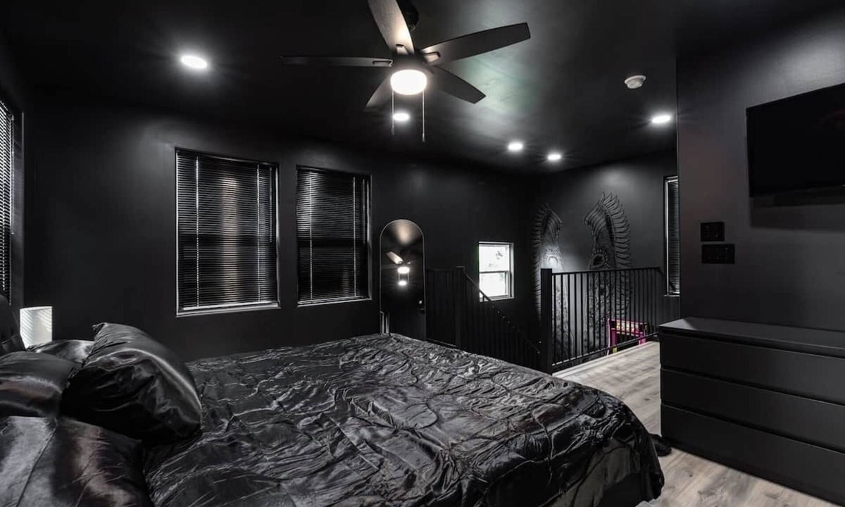 Bristol House | *NEW* Downtown* Hot Tub* Ping Pong