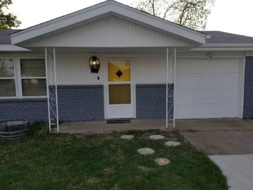 Broken Arrow House | *NEW*ENTIRE HOME IN ROSE DISTRICT*DINE*SHOP*FUN