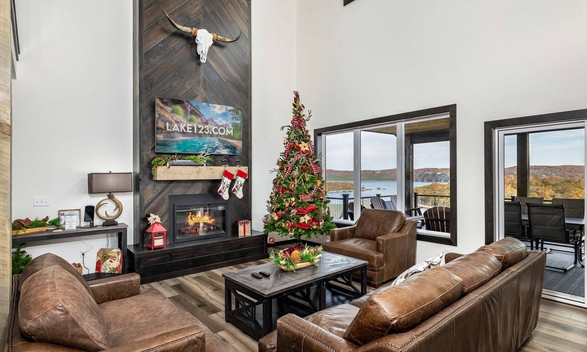 Kimberling City House | NEW! Escape to a Private Lakefront Branson Cabin Two Pools Free Resort Amenities