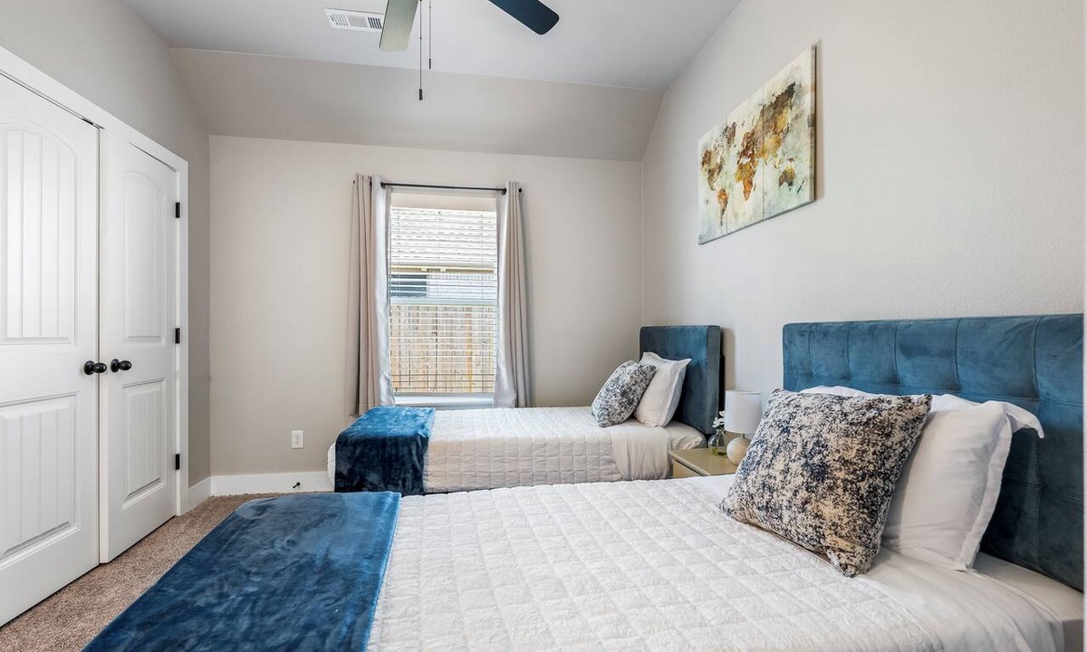Springdale House | New Home: King bed, Near U of Ark, Family Friendly