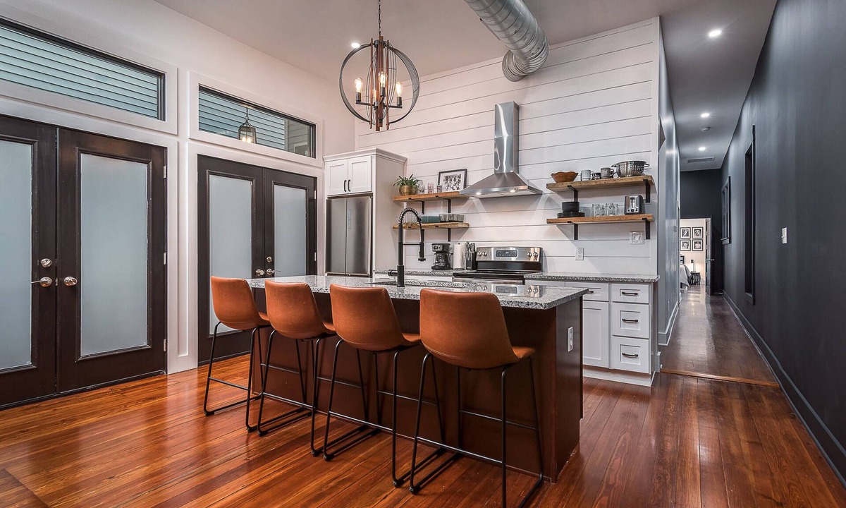 Clifton House | New! Kings on Restaurant Row! HotTub!Close to NuLu