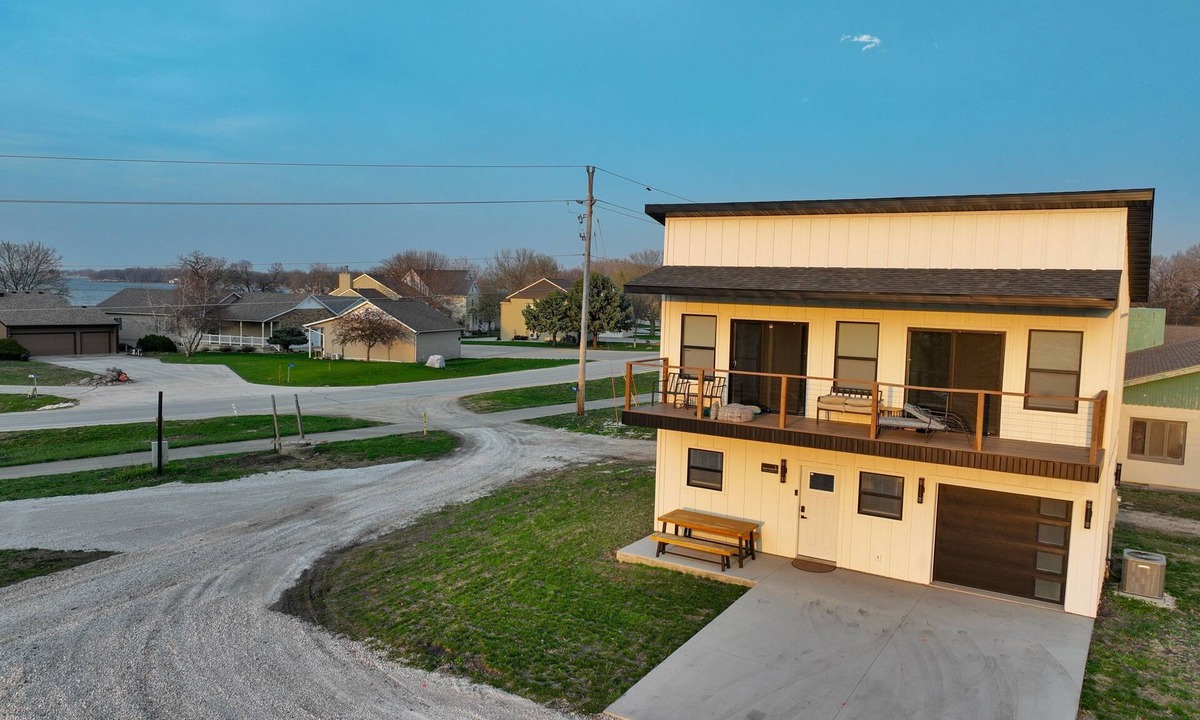 Twin Lakes House | NEW lake home across from boat dock! 2nd story deck! Modern!