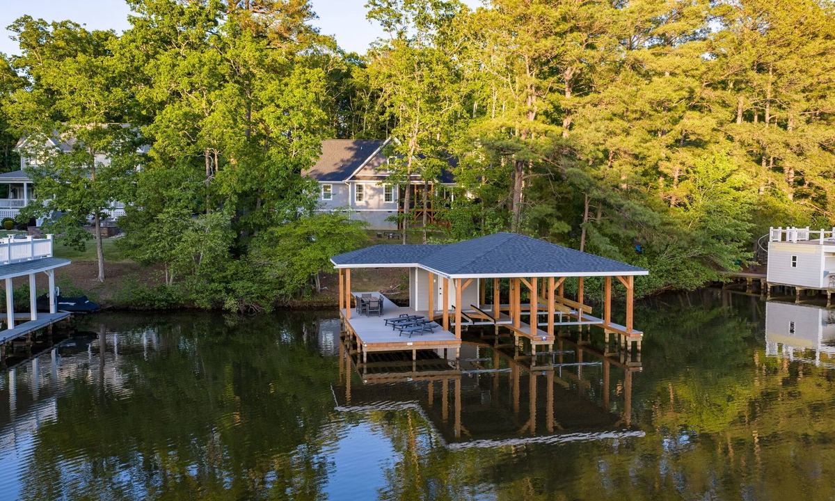 Wise House | New! Lakefront, Dock, Kayaks, Firepit & Game Room