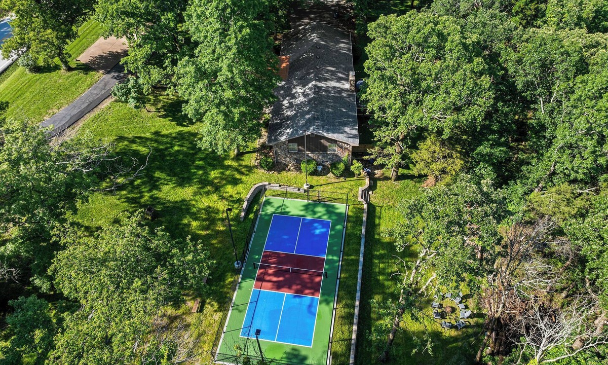 Branson House | NEW! Private Pickleball Court, Sauna, Large Yard; Classic STR, Heart of Branson