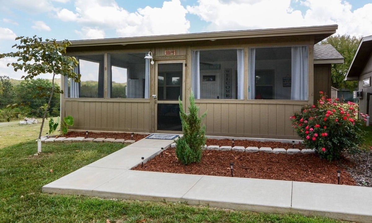 Lampe Cottage | Newer 2 Bedroom 1 Bathroom House - Sleeps 5 Queen bed , triple bunk bed