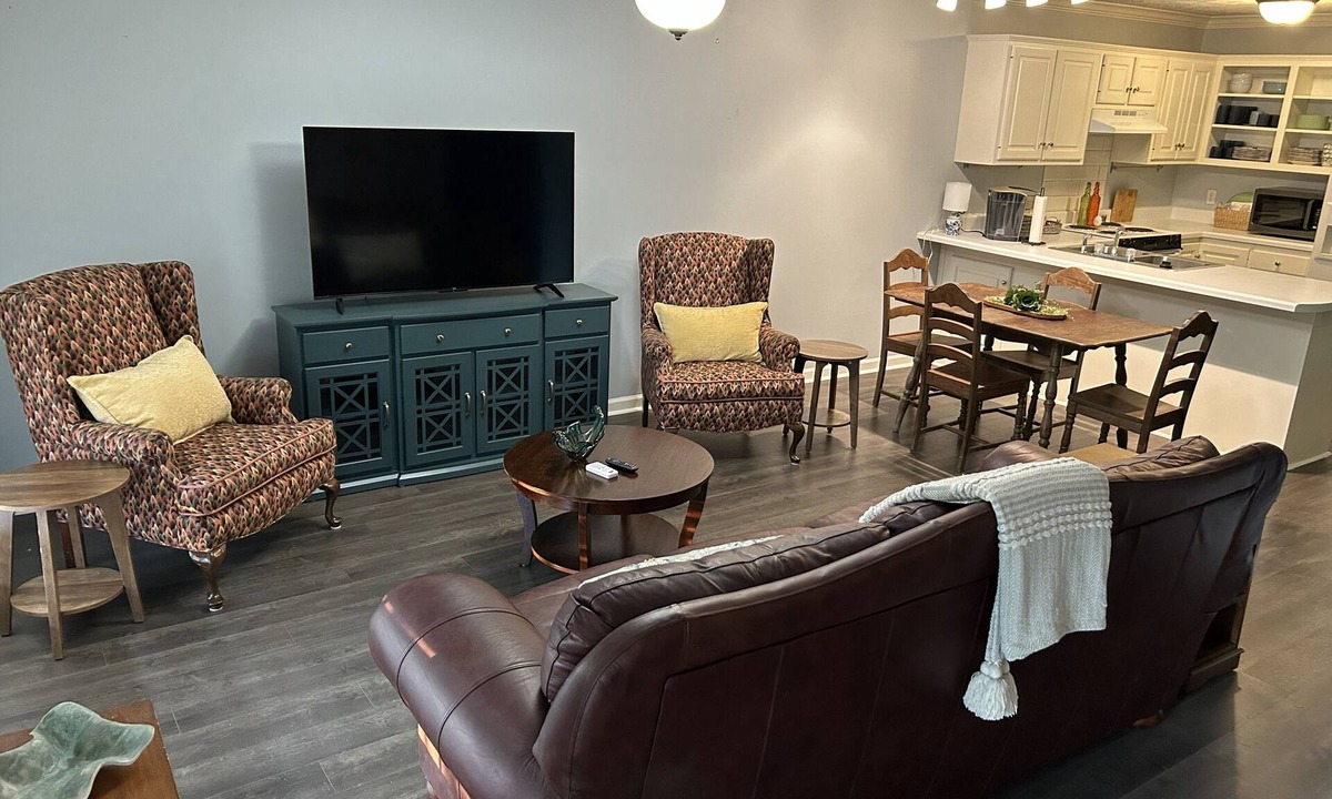 Starkville Condo | Newly Available Cozy Heirloom Condo 3 miles from the Dude at MSU!