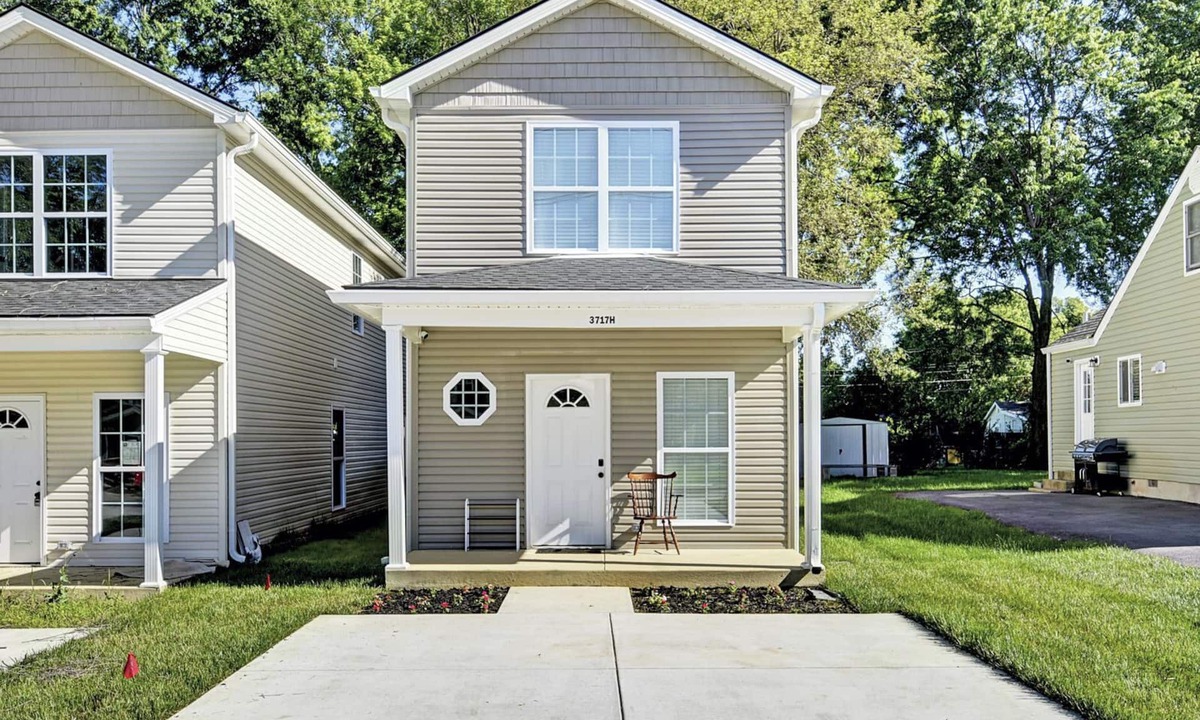 West Buechel House | Newly Built Home Near Downtown Louisville