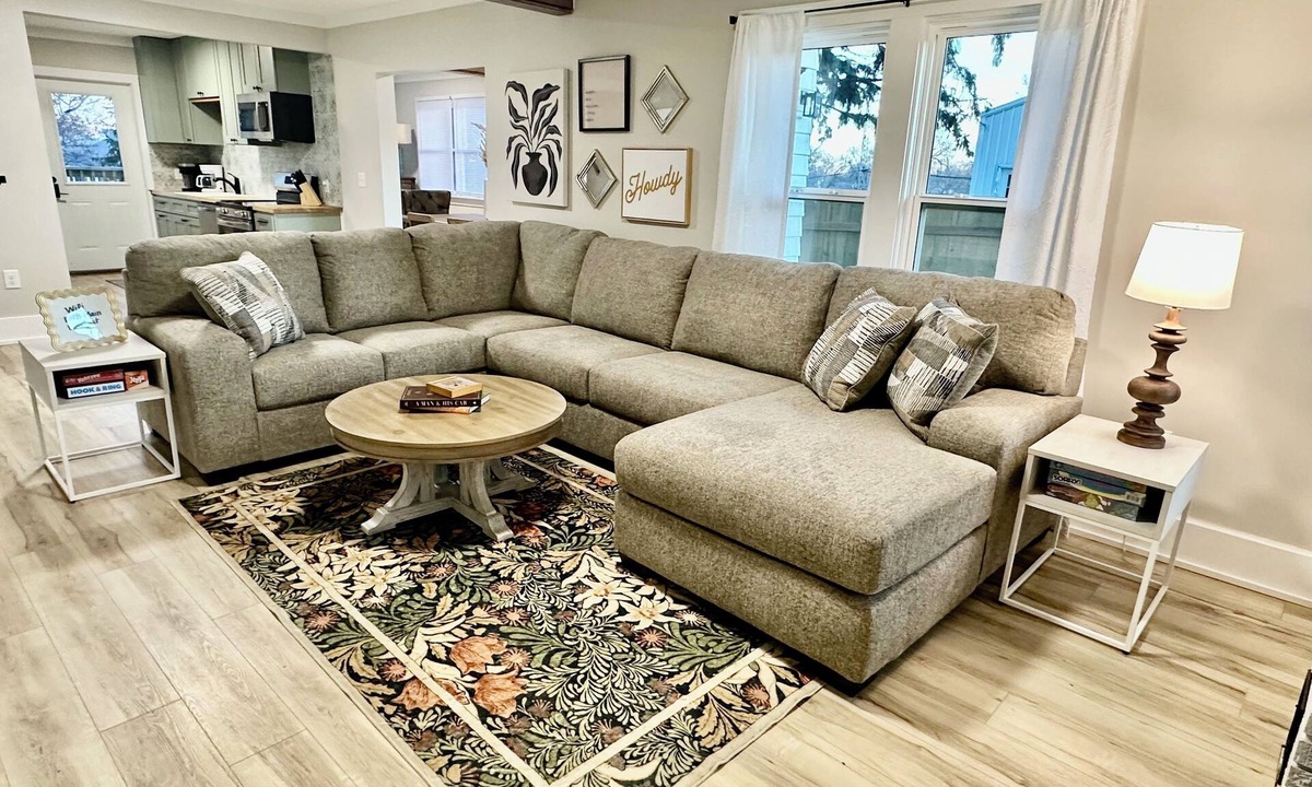 Maryville House | Newly renovated 3-bedroom home with backyard & space for the family