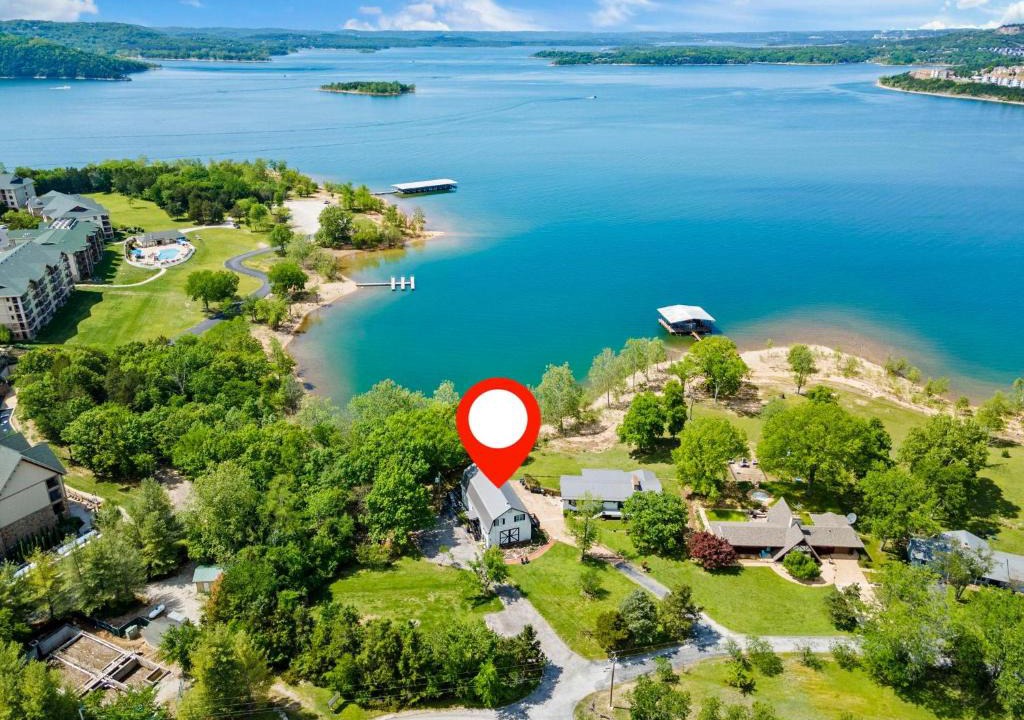 Big Cedars Apartment | No Wake Zone Suite