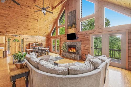 Tazewell House | Norris Lake Cabin Near Marinas & Fishing Fire pit