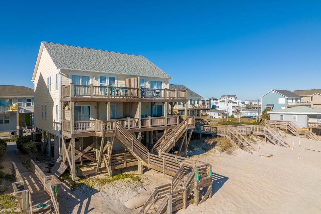 Surf City House | North Shore Oasis