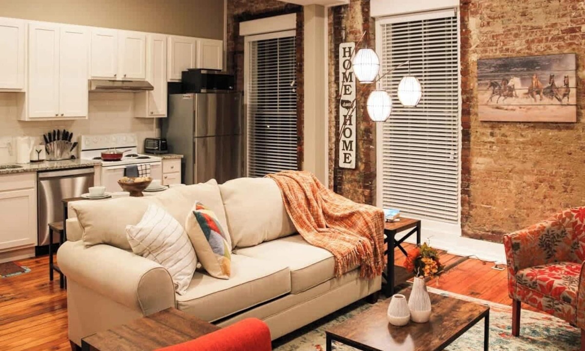 Butchertown Apartment | NULU/Butchertown Neat and Twisted Salon/Spa