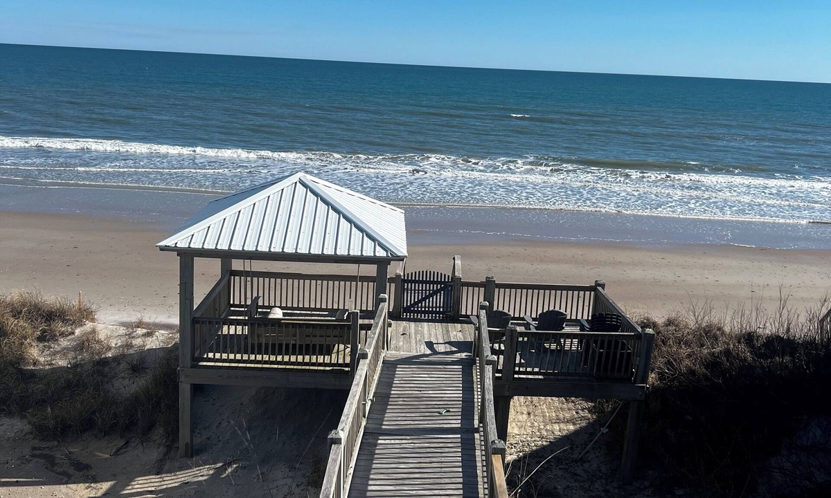 Sneads Ferry House | Ocean & Sound Front 4-bedroom home on the beach in North Topsail