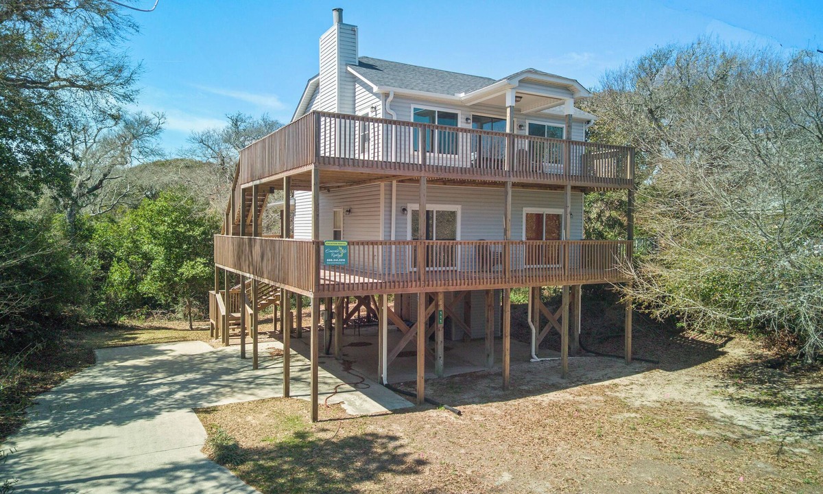 Emerald Isle House | Oceanside 3BR Home w/EV Charger, Decks & Easy Beach Access