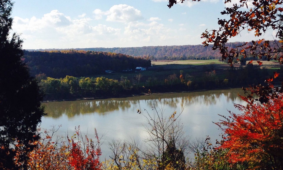 Leavenworth Apartment | Ohio River Room with a View