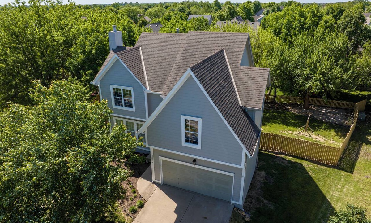 Olathe House | Olathe Lux Retreat 4BDRM,3.5 BATH, Remodeled Home, Fenced Yard W/private Patio's