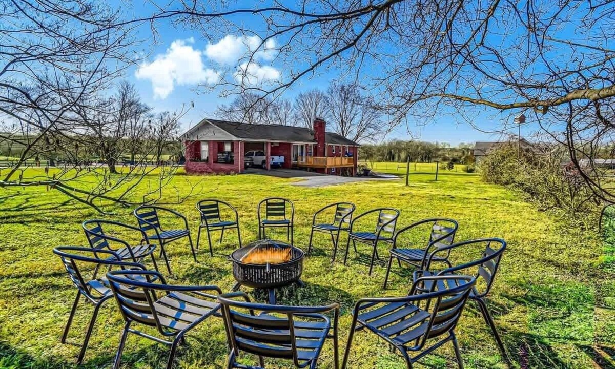 Franklin House | Old Rustic Farmhouse | Game Rm, Fire Pit, BBQ!