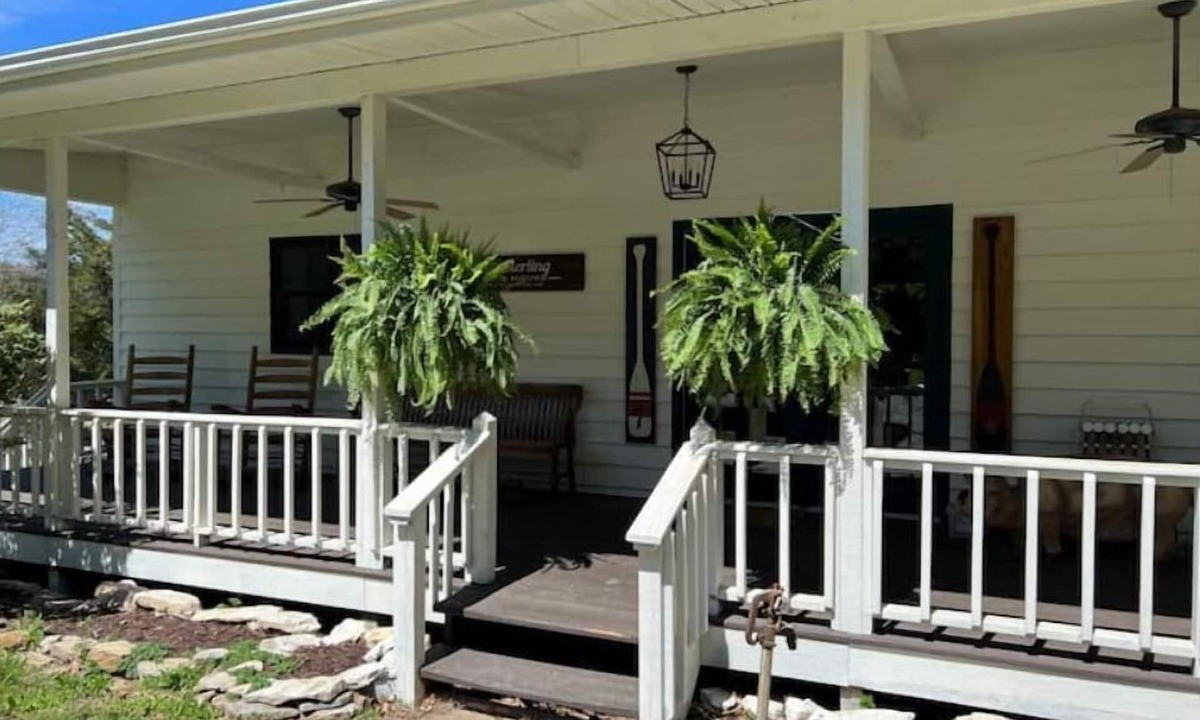 New Tazewell House | Old Southern - Lakefront - Dog friendly