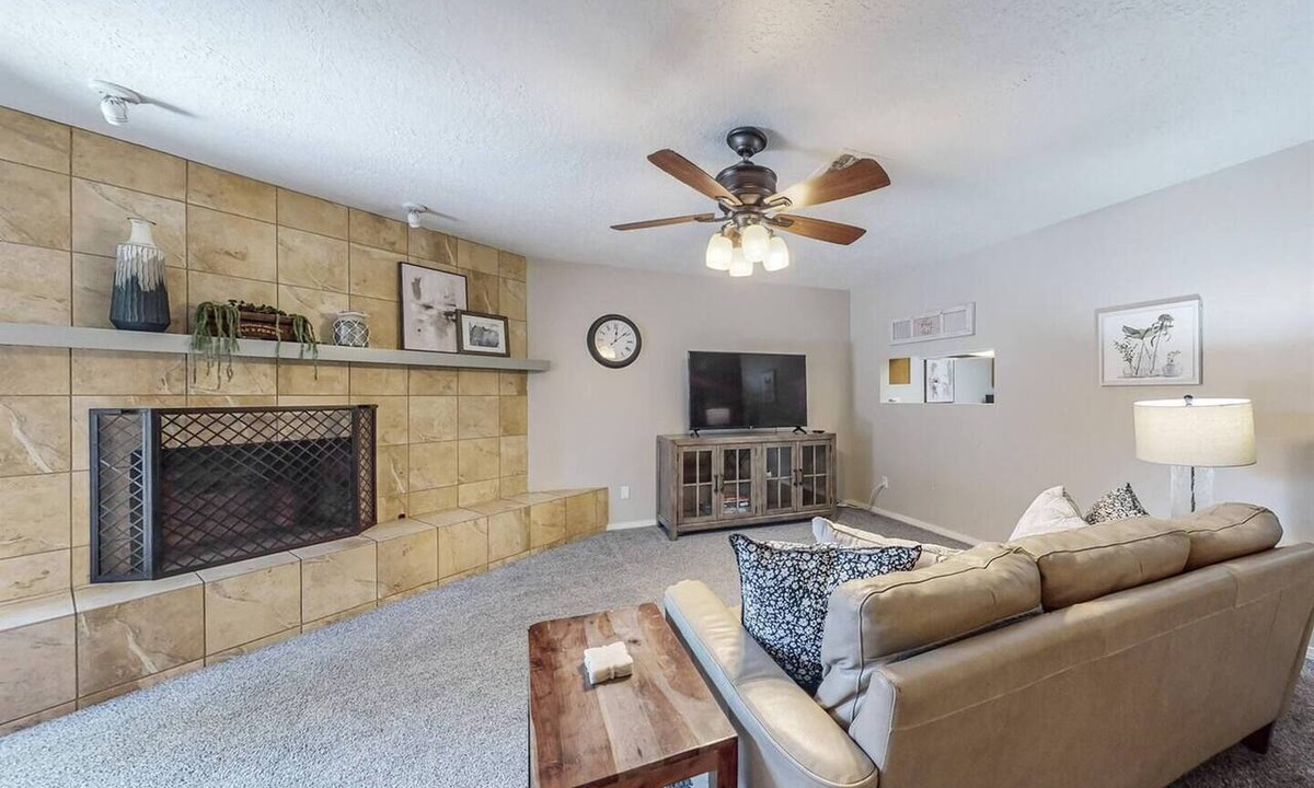 West Old Town Apartment | Old Town Patina, near Old Town
