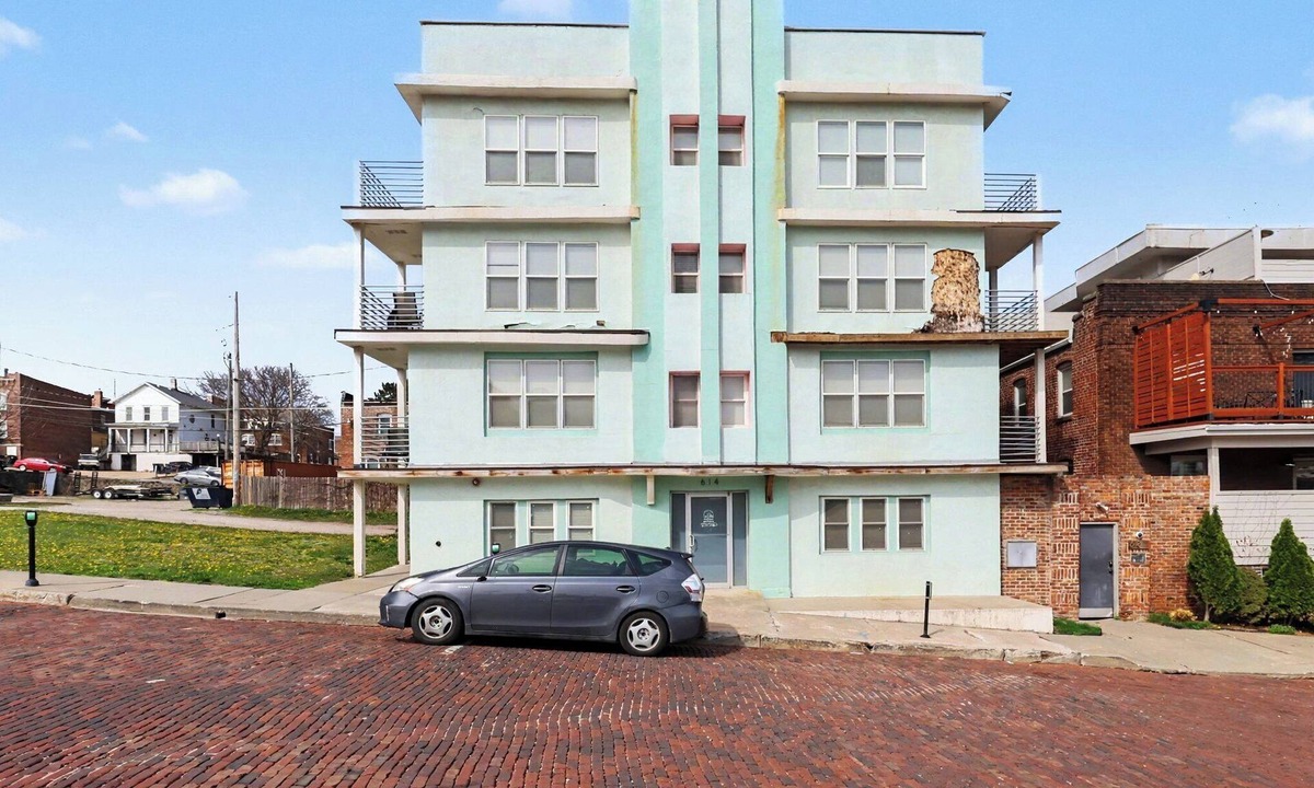 Downtown Omaha Apartment | Omaha Group Stay | 10+ Apartments, Sleeps 20