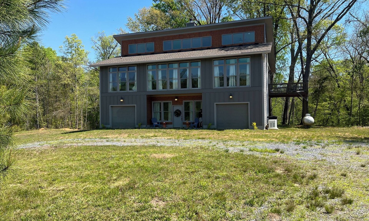 Cisco House | On the River Off the Grid: A Barndominium with River views!