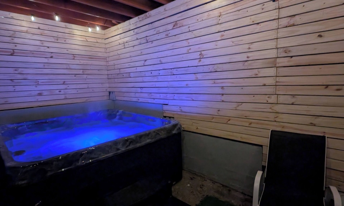 Ashley Oaks House | Open July! Hot tub! 15 min to airport~20 min to UT~4bed3bath~Game Room~Office