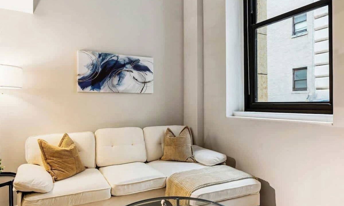 Downtown Cincinnati Apartment | OTR Stadium Loft with Pool & Gym