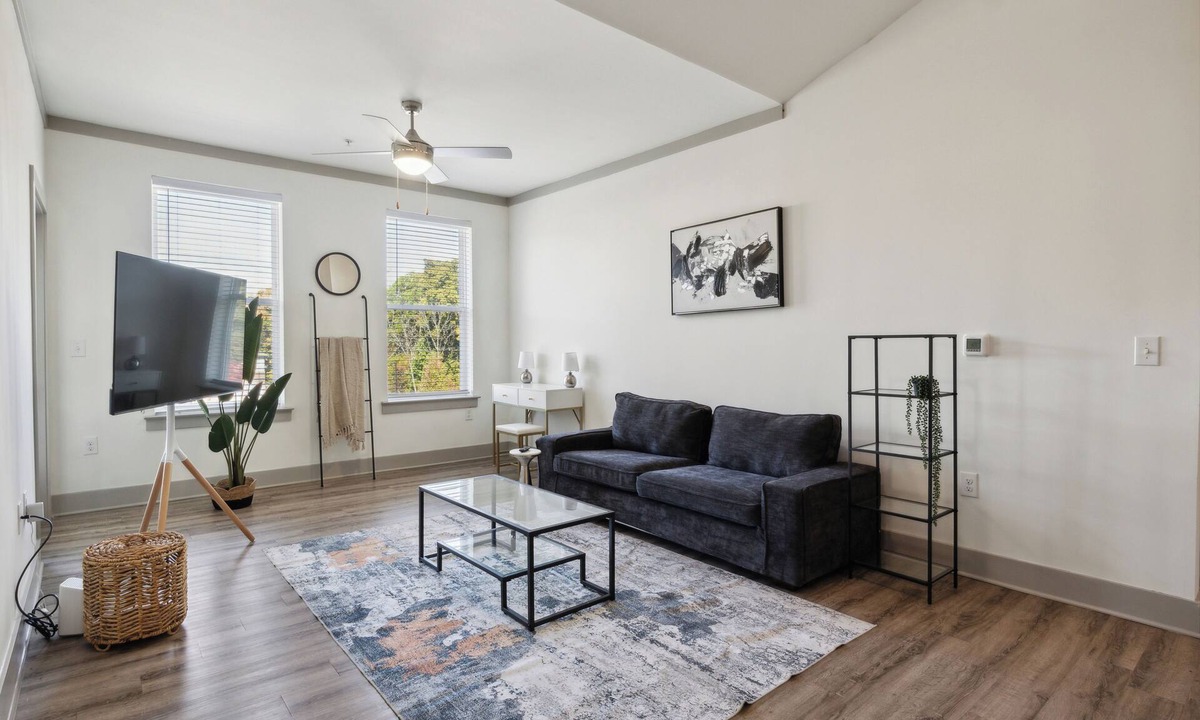Farragut Apartment | Overlook 4302 I Stunning 2Bd/2Bth Apt I Pool